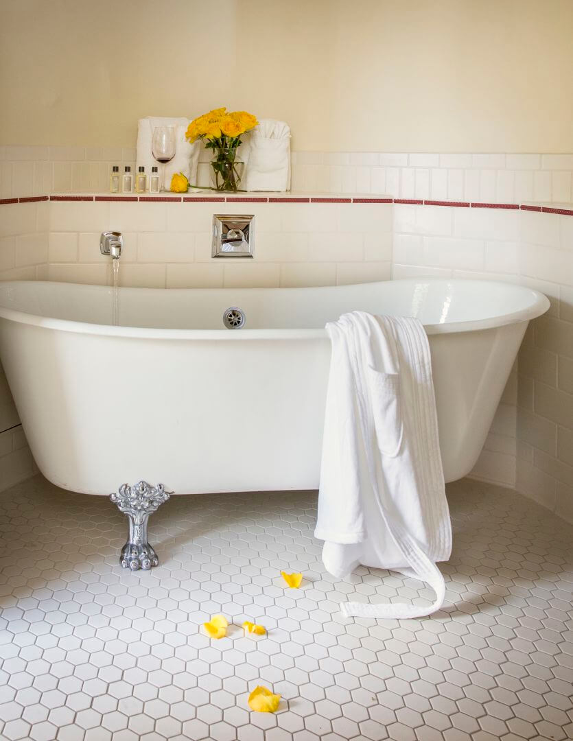 The Terrace Inn bathtub