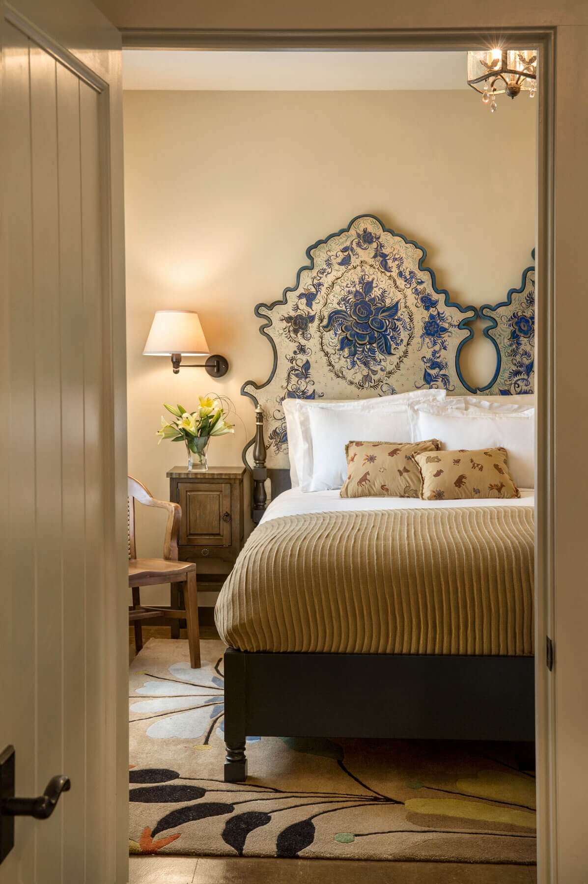 One Bedroom Deluxe Suite with a Wood Burning Fireplace