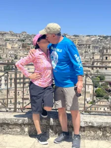 Jenny and Rob Kimball smooching.