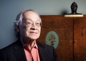 Photograph of Arthur Sze.